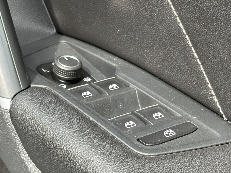 Volkswagen Tiguan TDI BlueMotion Tech R-Line - U696