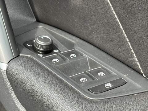 Volkswagen Tiguan TDI BlueMotion Tech R-Line - U696
