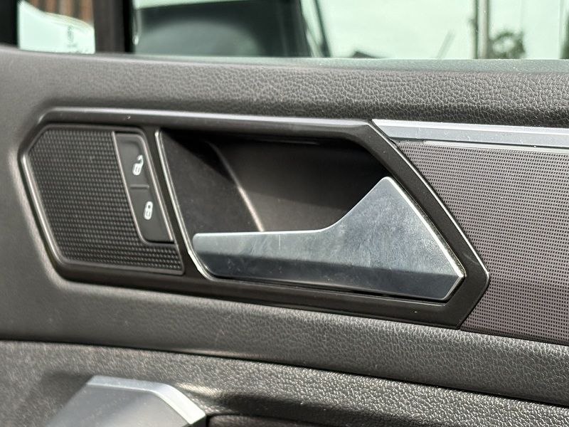 Volkswagen Tiguan TDI BlueMotion Tech R-Line - U696