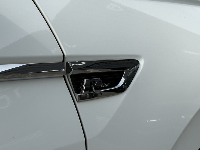 Volkswagen Tiguan TDI BlueMotion Tech R-Line - U696