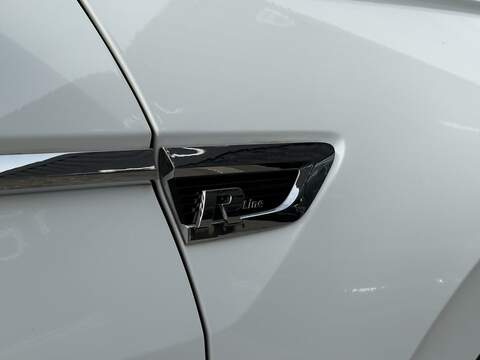 Volkswagen Tiguan TDI BlueMotion Tech R-Line - U696