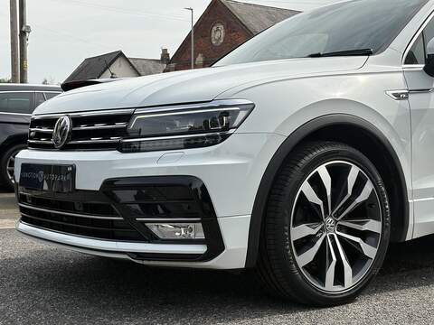 Volkswagen Tiguan TDI BlueMotion Tech R-Line - U696