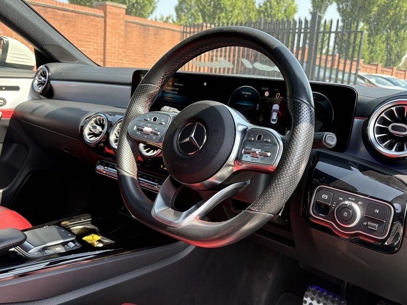 Mercedes-Benz CLA CLA180 AMG Line - U698