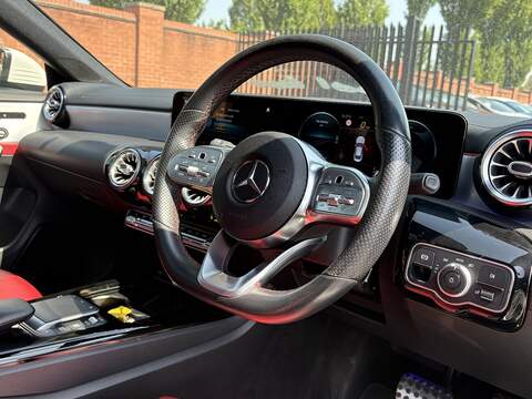 Mercedes-Benz CLA CLA180 AMG Line - U698