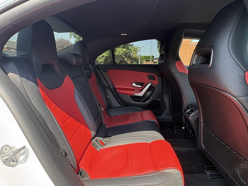 Mercedes-Benz CLA CLA180 AMG Line - U698