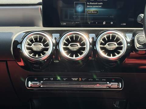 Mercedes-Benz CLA CLA180 AMG Line - U698