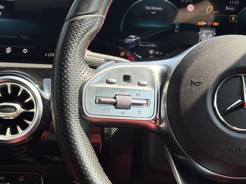 Mercedes-Benz CLA CLA180 AMG Line - U698