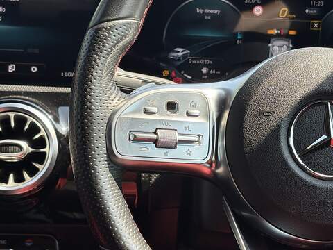 Mercedes-Benz CLA CLA180 AMG Line - U698