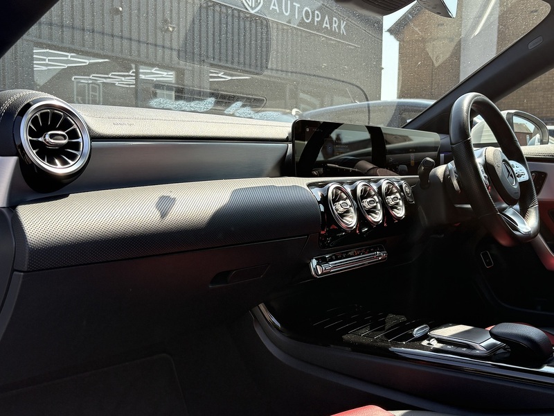 Mercedes-Benz CLA CLA180 AMG Line - U698