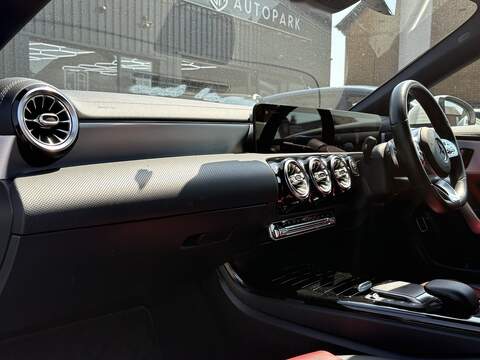 Mercedes-Benz CLA CLA180 AMG Line - U698