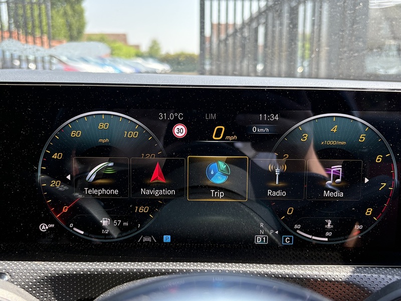 Mercedes-Benz CLA CLA180 AMG Line - U698