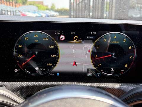 Mercedes-Benz CLA CLA180 AMG Line - U698