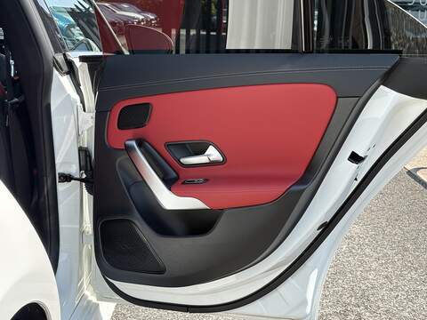 Mercedes-Benz CLA CLA180 AMG Line - U698