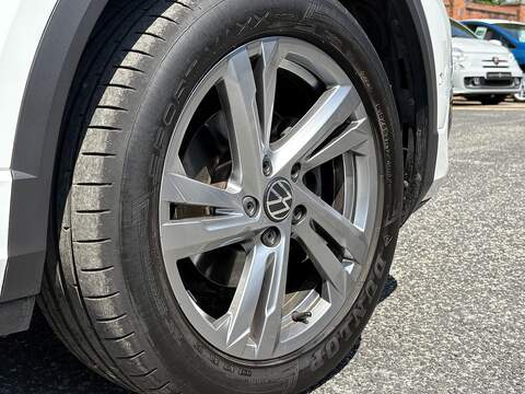 Volkswagen T-Roc TSI R-Line - U699