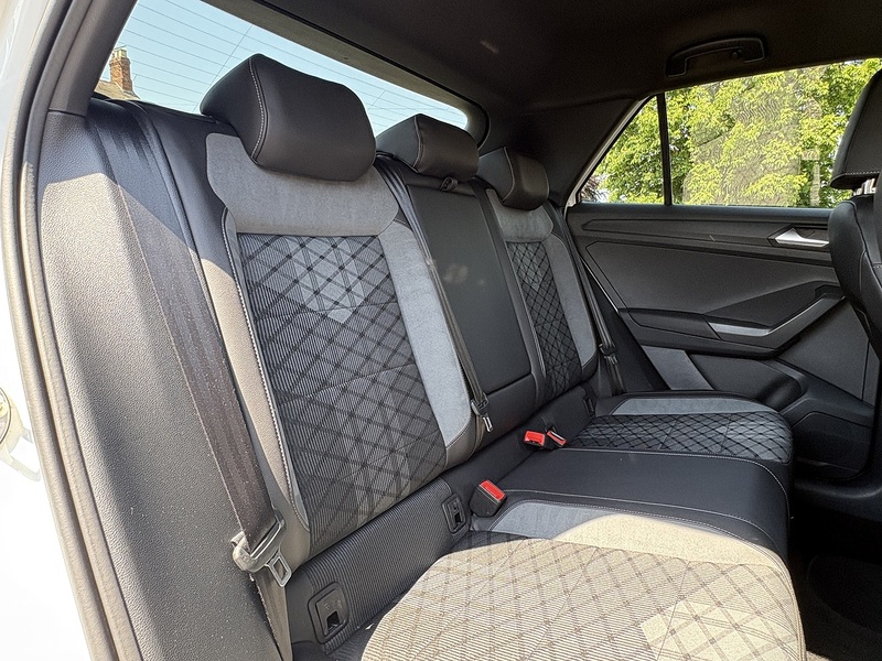 Volkswagen T-Roc TSI R-Line - U699