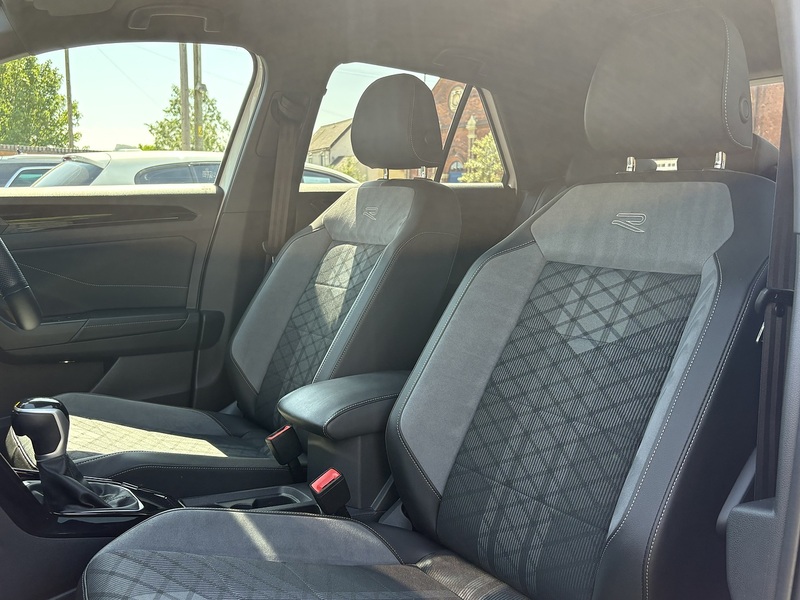 Volkswagen T-Roc TSI R-Line - U699