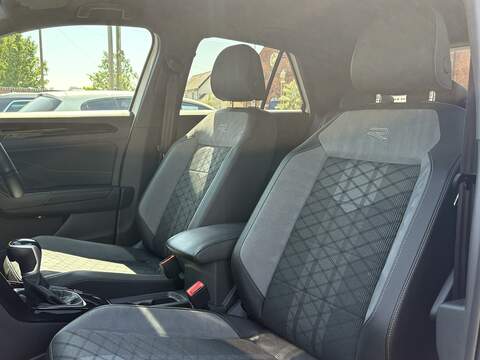 Volkswagen T-Roc TSI R-Line - U699