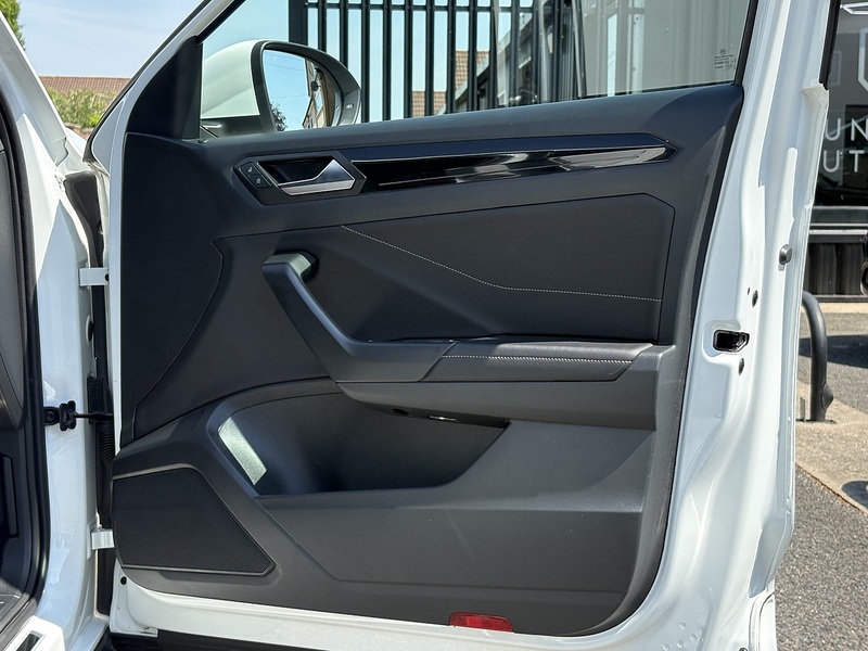 Volkswagen T-Roc TSI R-Line - U699
