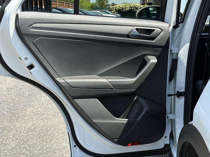 Volkswagen T-Roc TSI R-Line - U699