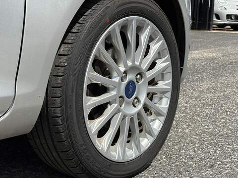 Ford Fiesta T EcoBoost Titanium - U702