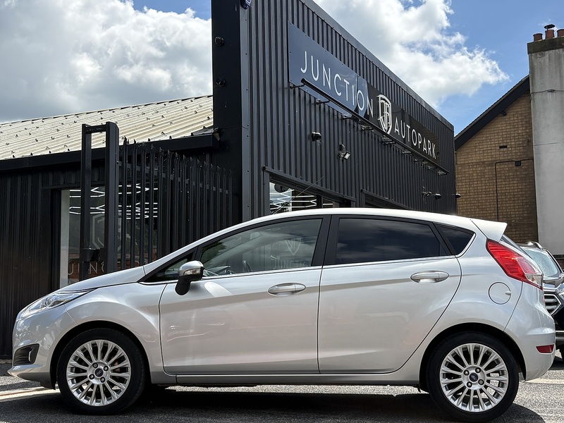 Ford Fiesta T EcoBoost Titanium - U702