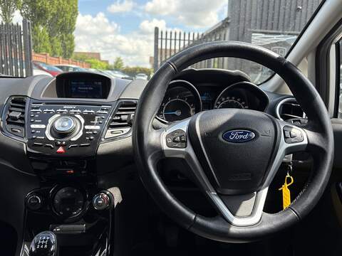 Ford Fiesta T EcoBoost Titanium - U702