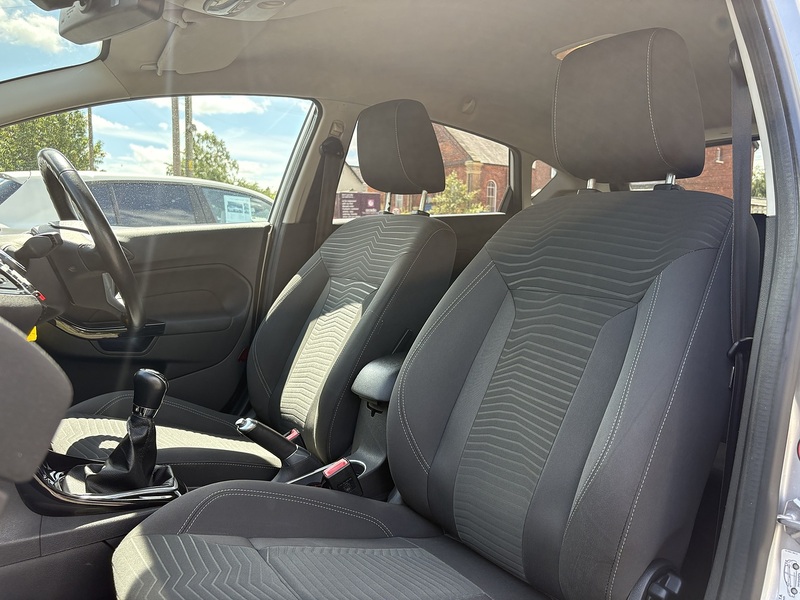 Ford Fiesta T EcoBoost Titanium - U702