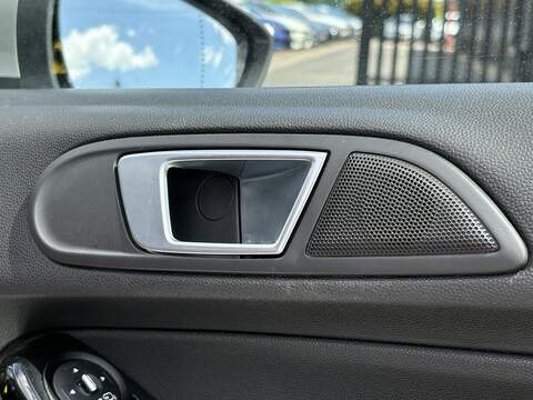 Ford Fiesta T EcoBoost Titanium - U702