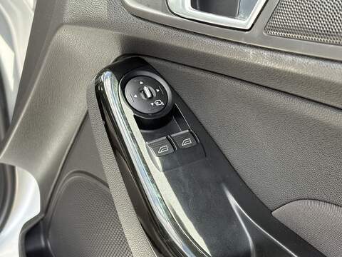 Ford Fiesta T EcoBoost Titanium - U702