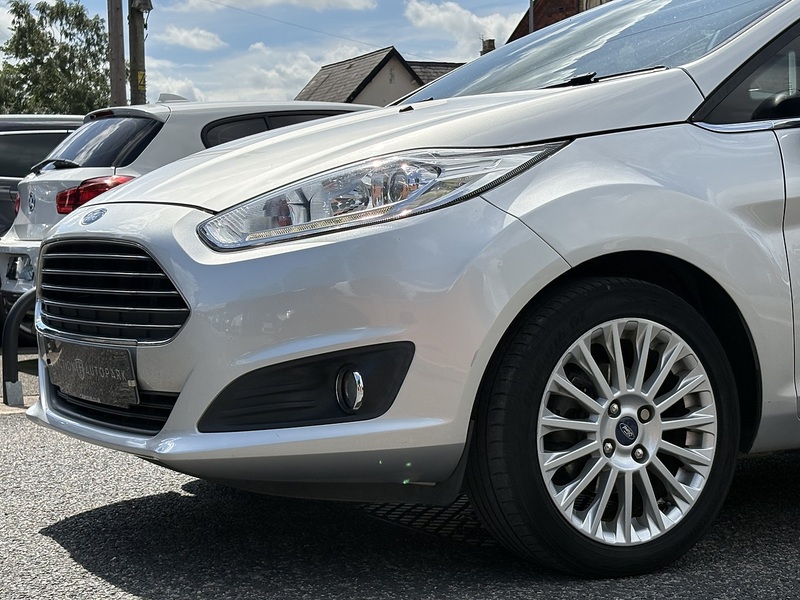 Ford Fiesta T EcoBoost Titanium - U702