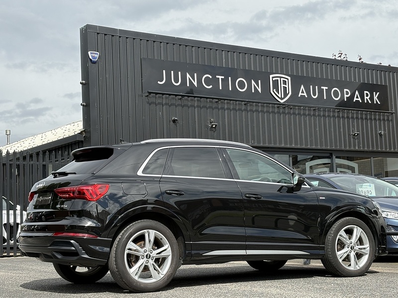 Audi Q3 TFSI CoD S line - U710