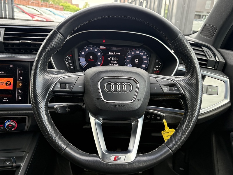 Audi Q3 TFSI CoD S line - U710