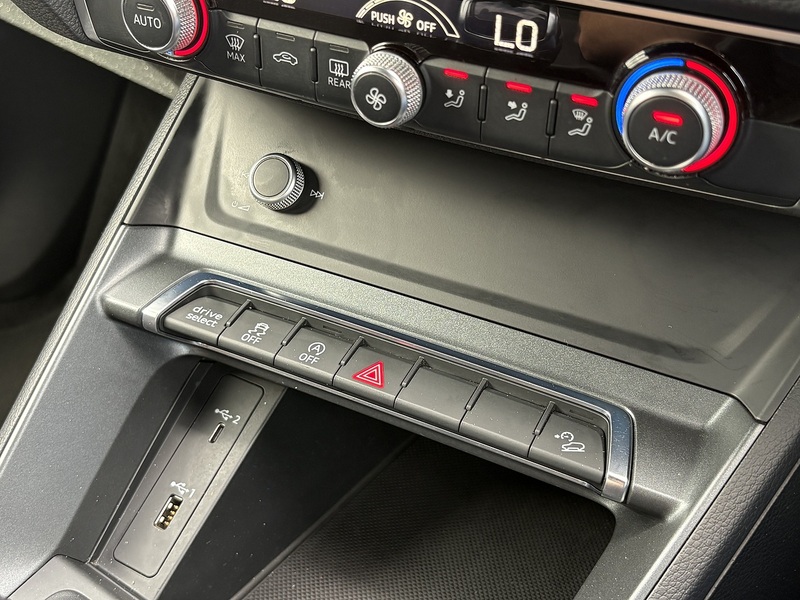 Audi Q3 TFSI CoD S line - U710