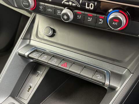 Audi Q3 TFSI CoD S line - U710