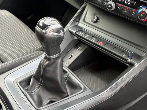 Audi Q3 TFSI CoD S line - U710