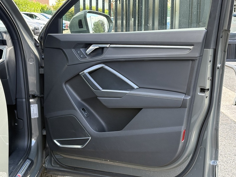 Audi Q3 TFSI CoD S line - U712
