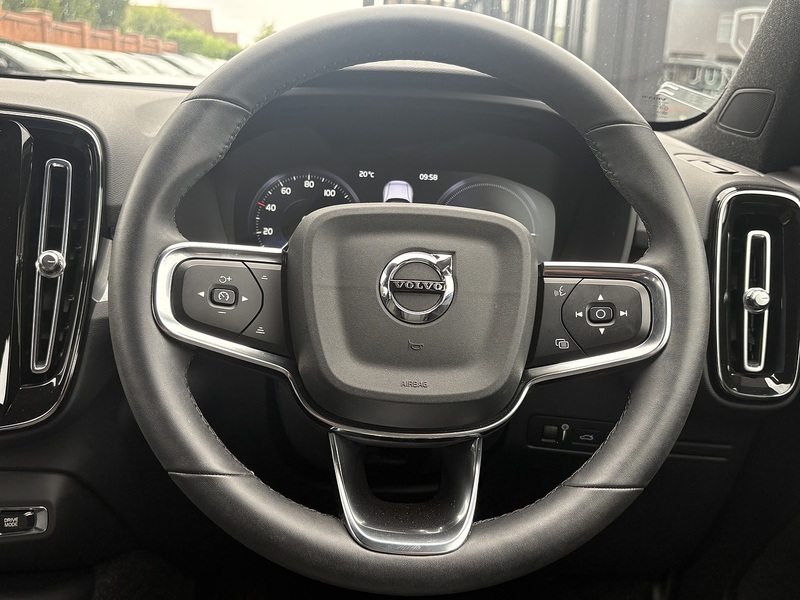 Volvo XC40 h T4 Plus - U727