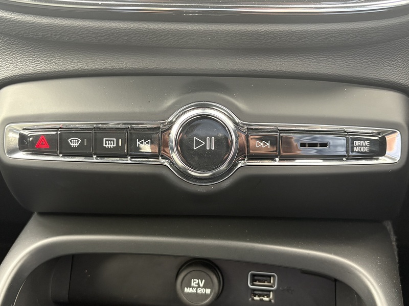 Volvo XC40 h T4 Plus - U727