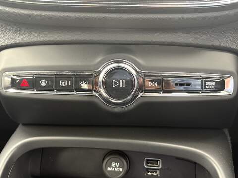 Volvo XC40 h T4 Plus - U727