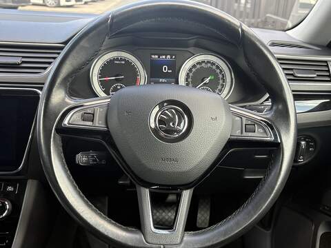 Skoda Superb TDI Laurin & Klement - U740