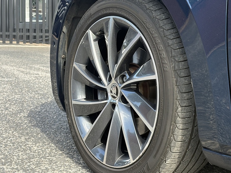 Skoda Superb TDI Laurin & Klement - U740