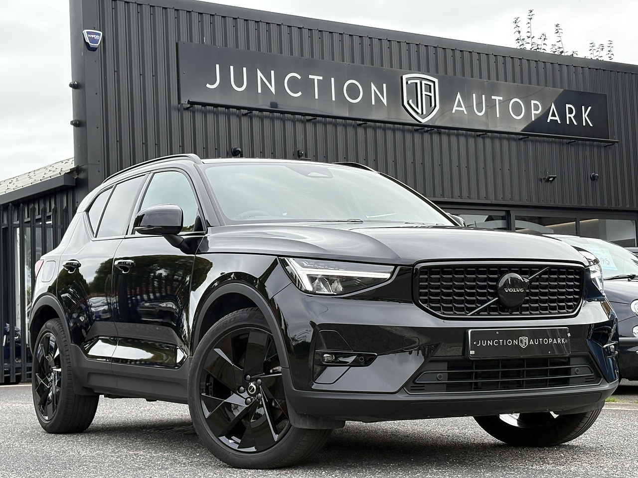 2025 Volvo XC40