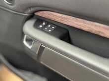 Land Rover Discovery SD V6 HSE 