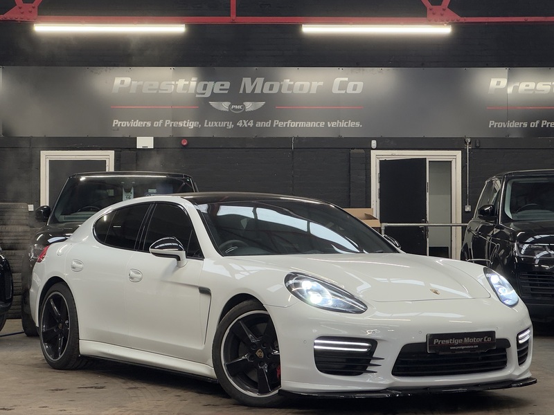 Porsche Panamera V8 GTS - U713