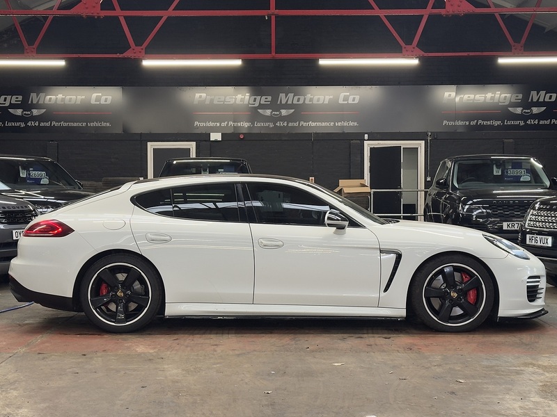 Porsche Panamera V8 GTS - U713