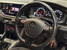 Volkswagen Polo TSI SE 