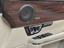 Jaguar XJ d V6 Portfolio 