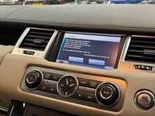 Land Rover Range Rover Sport TD V6 HSE 
