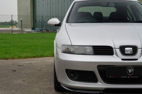 SEAT Leon Cupra R - U358