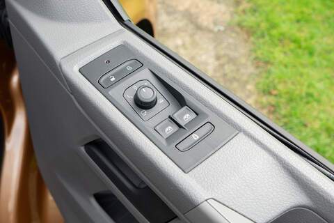 Volkswagen Transporter TDI T28 Highline - U359